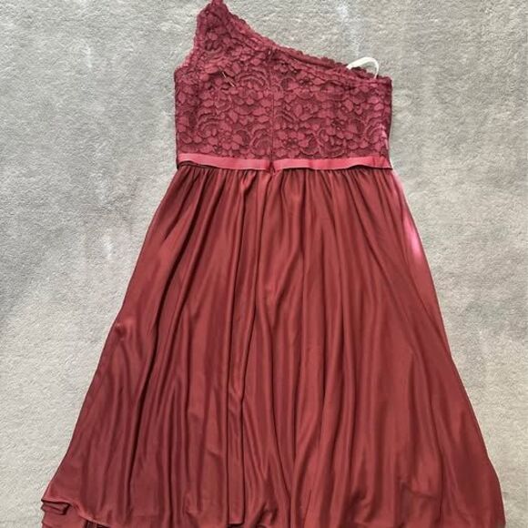David’s Bridal Formal Lace One-Shoulder Braidsmaid Dress (Color: Wine) - Picture 5 of 8